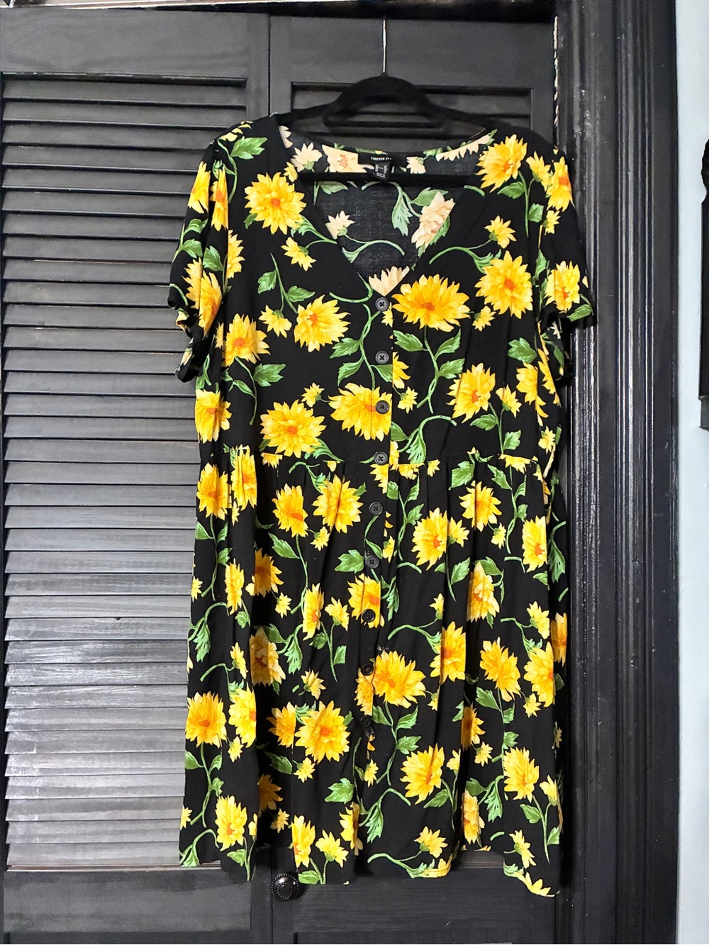Forever 21 Black Sunflower Button-Front Midi Dress